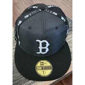 NWT - BOYS BOSTON CELTICS Inside Out New Era BlackWhite 9Fifty 6 7/8 FITTED Hat